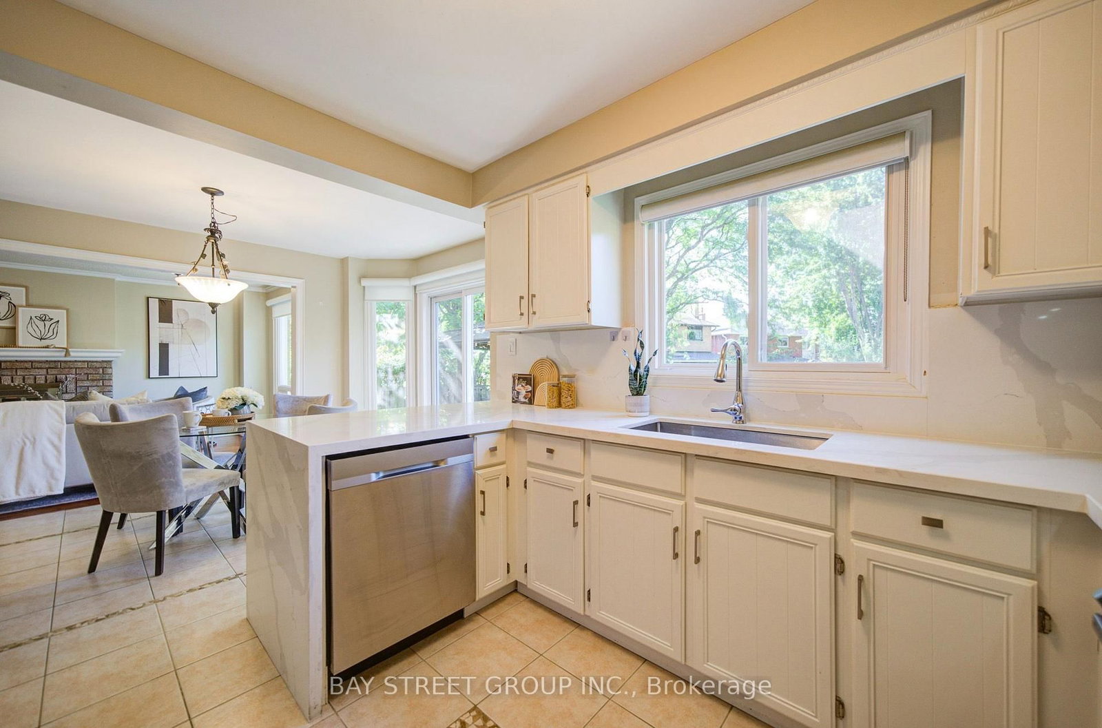 1348 Windrush Drive • Oakville, ON photo 11