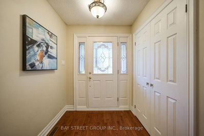 1348 Windrush Drive • Oakville, ON photo 2