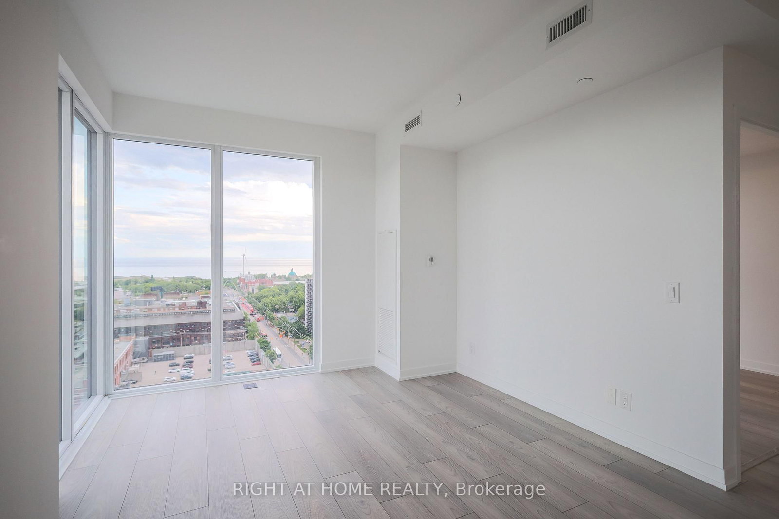 285 Dufferin Street • #1602 • Toronto, ON photo 17