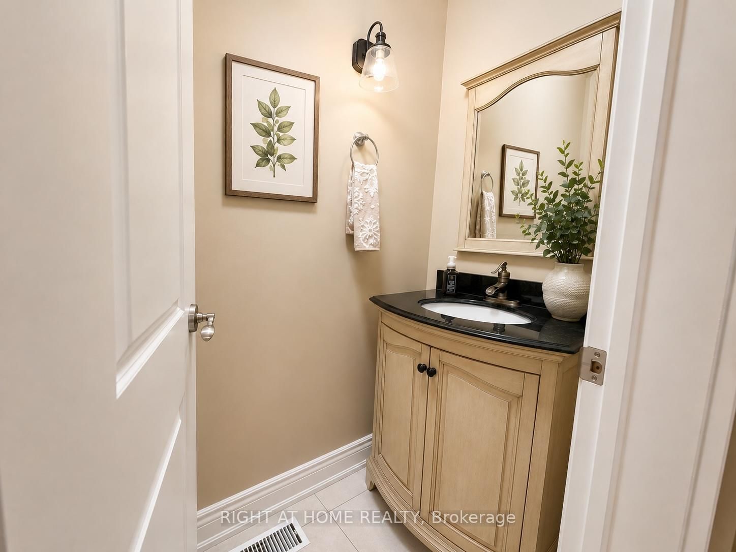 1049 Greaves Avenue • Mississauga, ON photo 11
