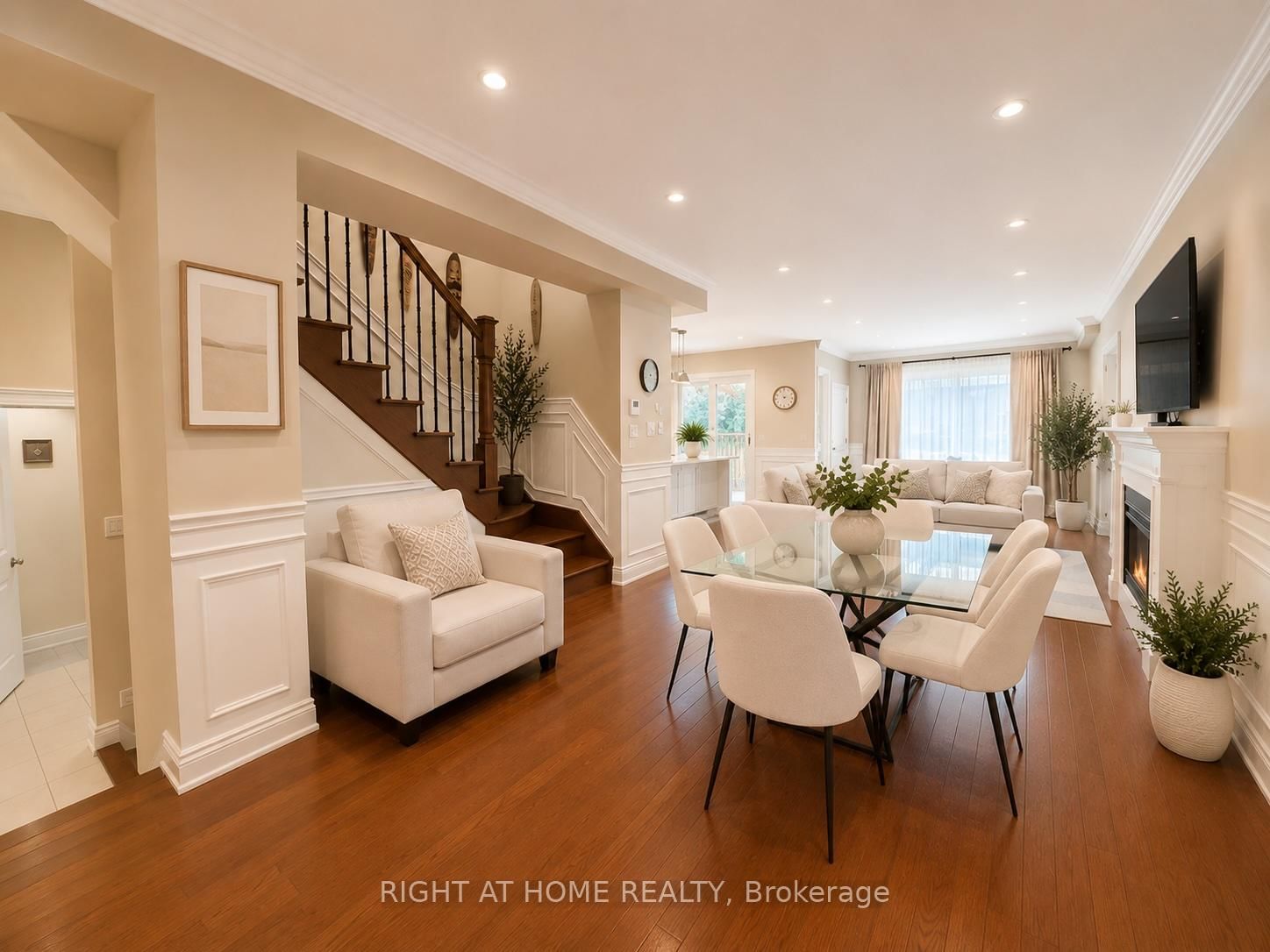 1049 Greaves Avenue • Mississauga, ON photo 4