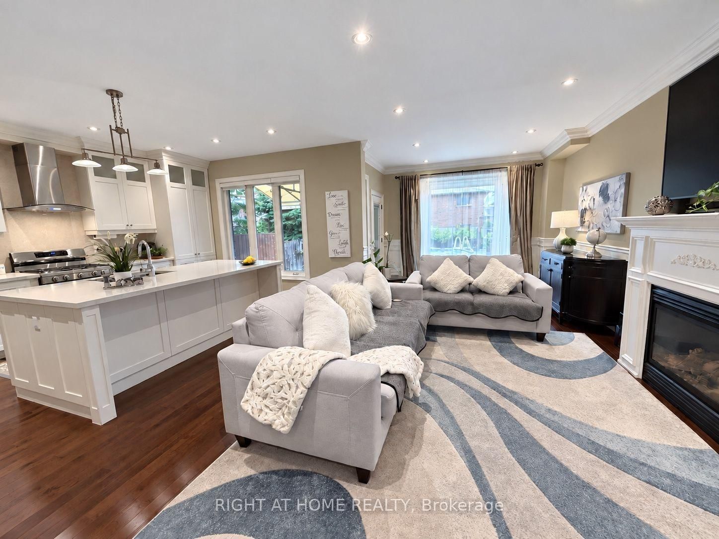 1049 Greaves Avenue • Mississauga, ON photo 5