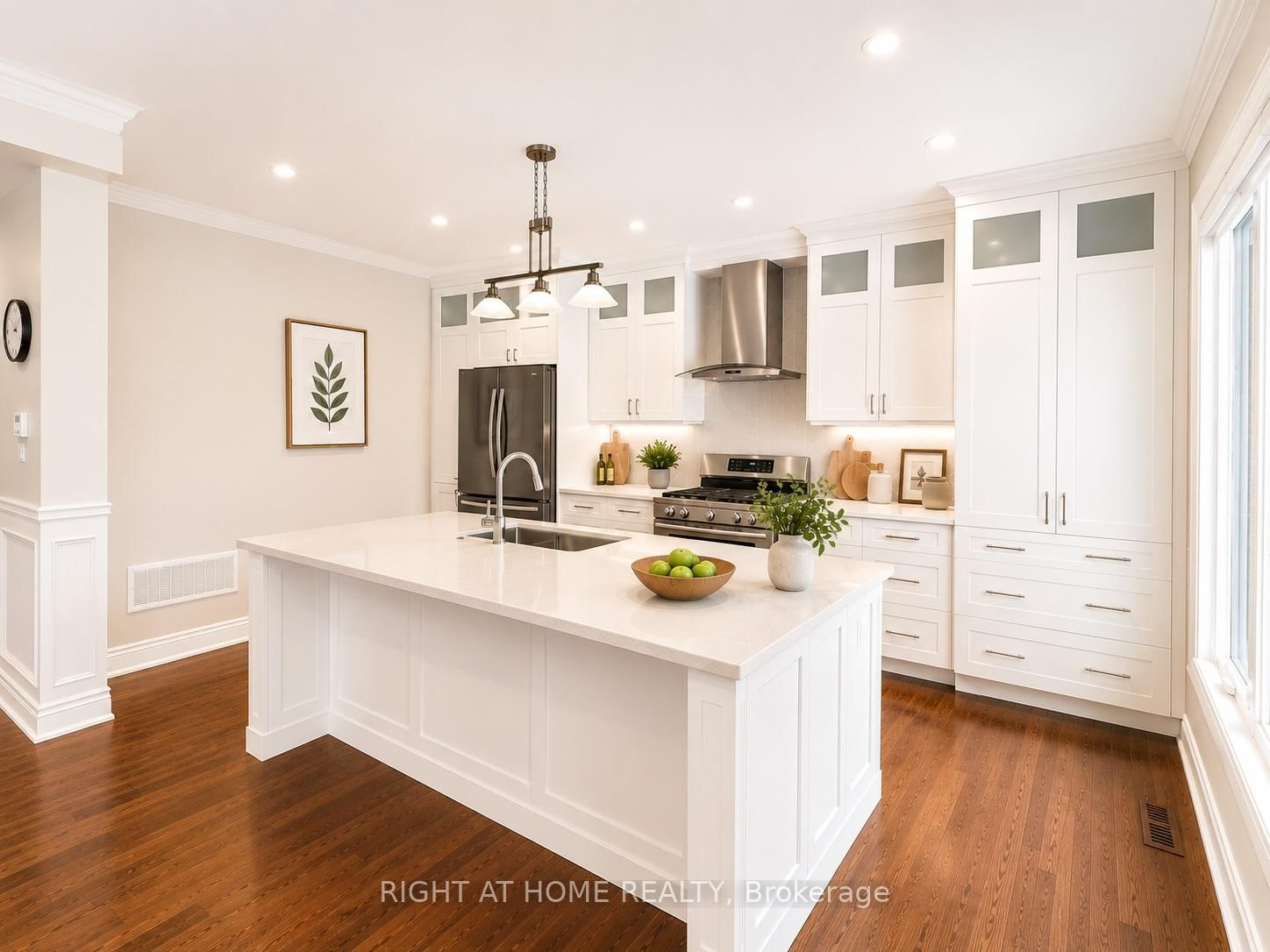 1049 Greaves Avenue • Mississauga, ON photo 8