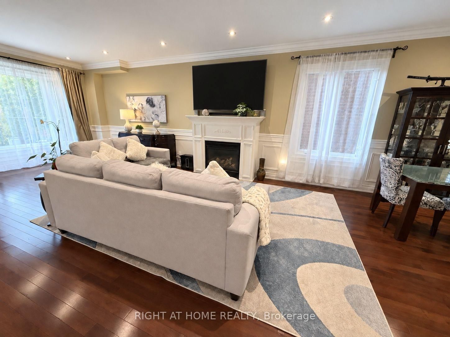 1049 Greaves Avenue • Mississauga, ON photo 9