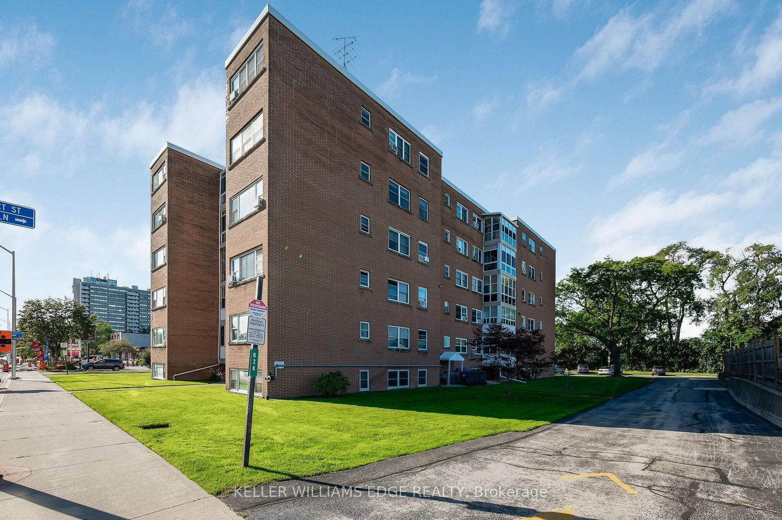 824 Brant Street • #9 • Burlington, ON photo 32