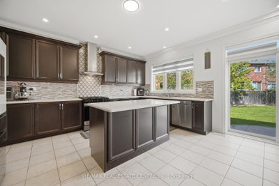 13 Goodsway Trail • Brampton, ON photo 3
