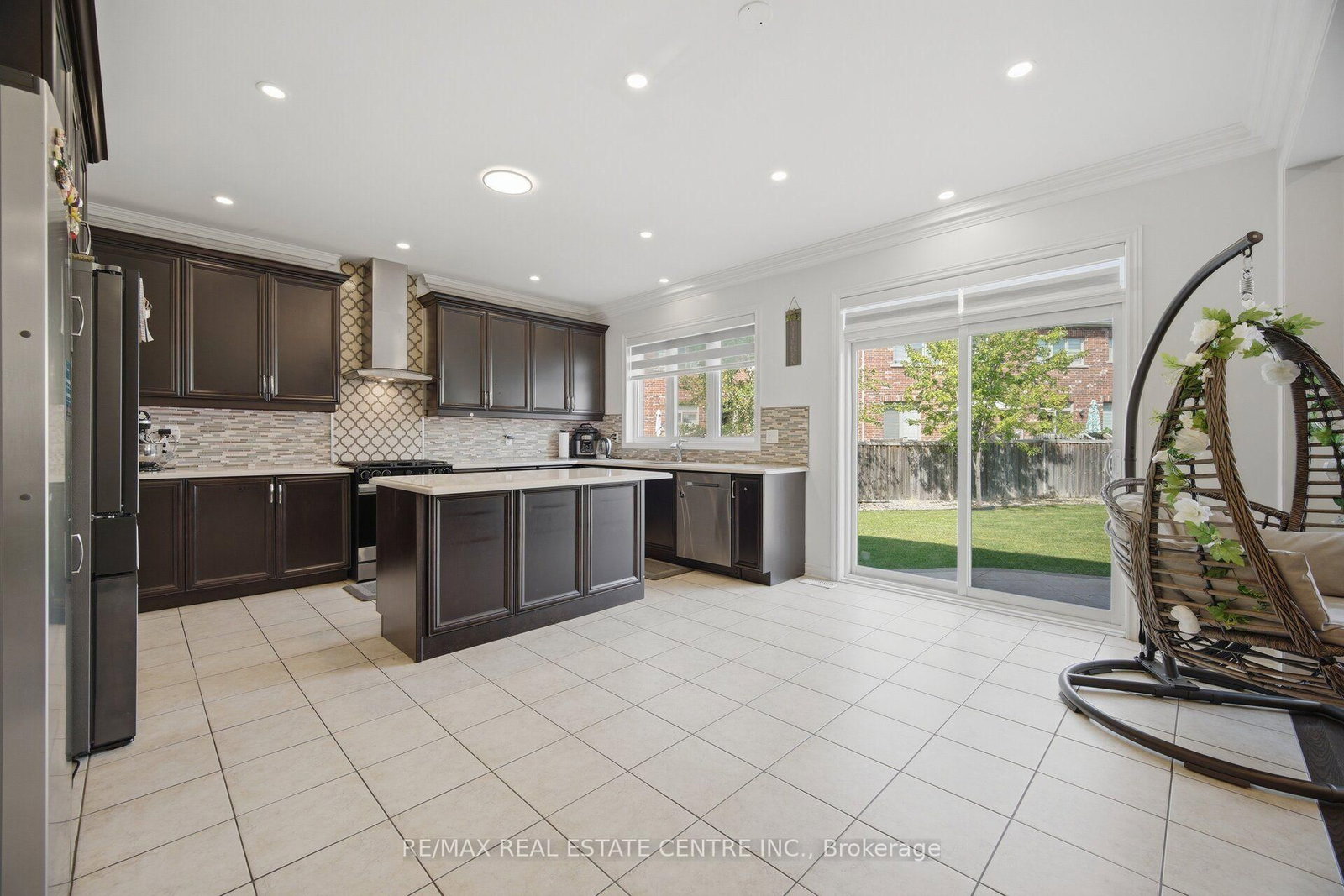 13 Goodsway Trail • Brampton, ON photo 8
