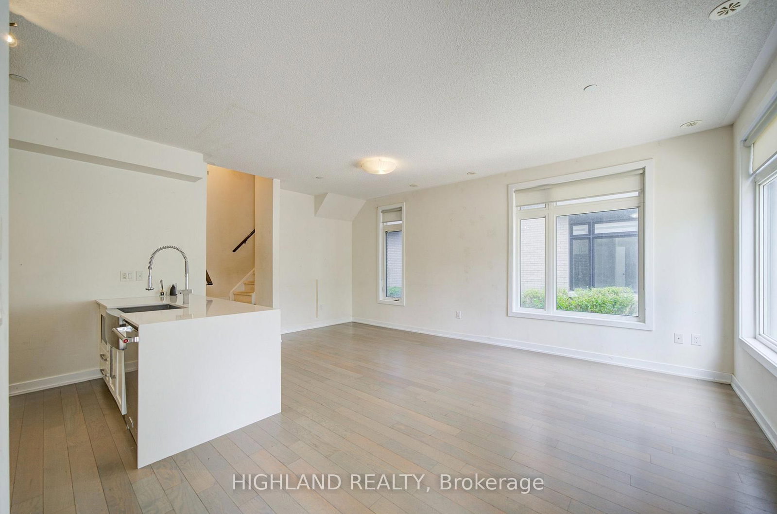 4010 Parkside Village Drive • #6 • Mississauga, ON photo 3