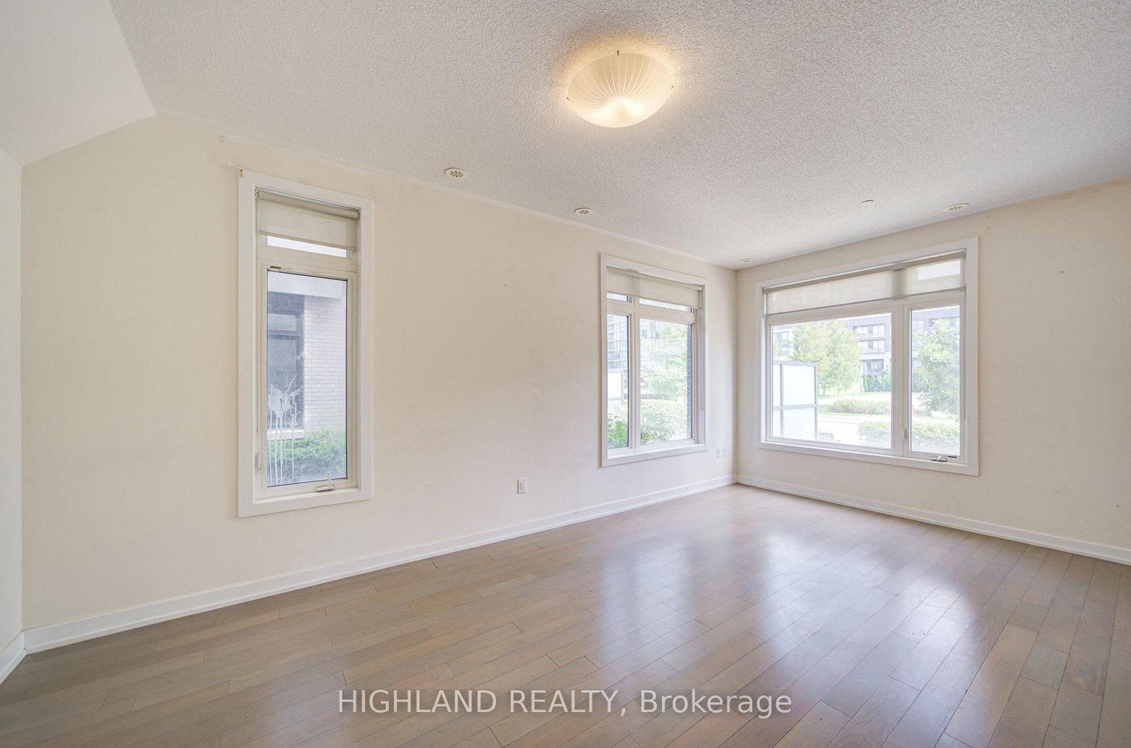 4010 Parkside Village Drive • #6 • Mississauga, ON photo 8