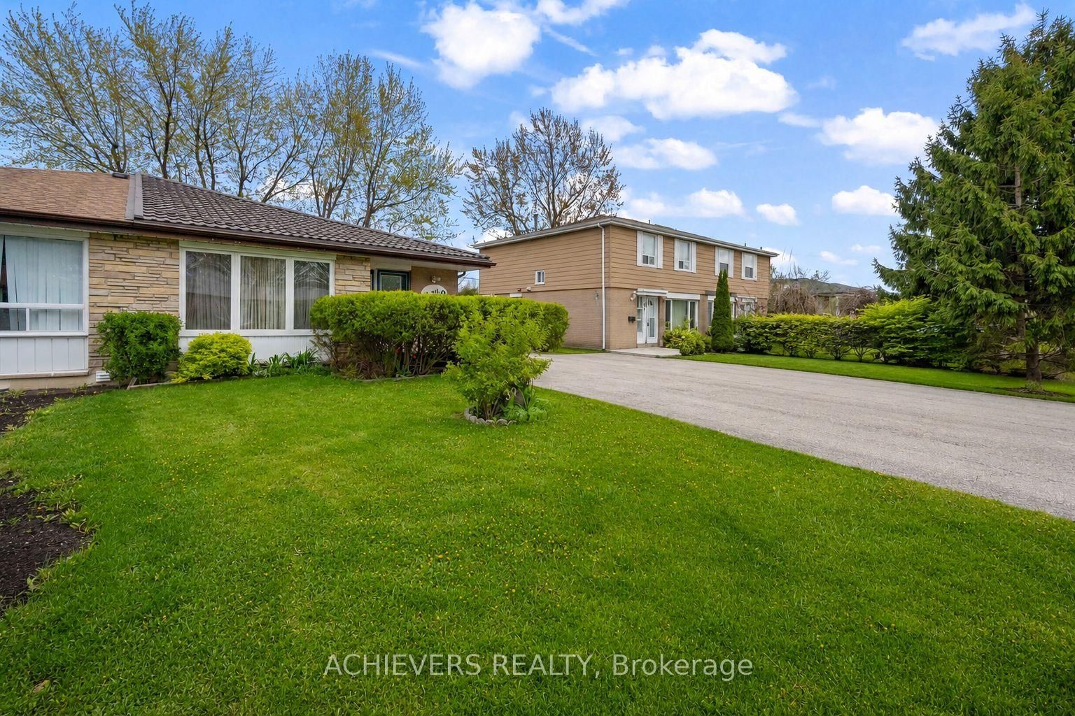 39 Danesbury Crescent • Brampton, ON photo 2