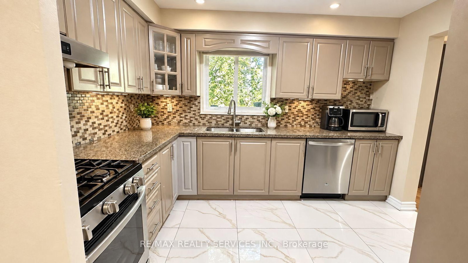 40 Morado Court • Brampton, ON photo 10