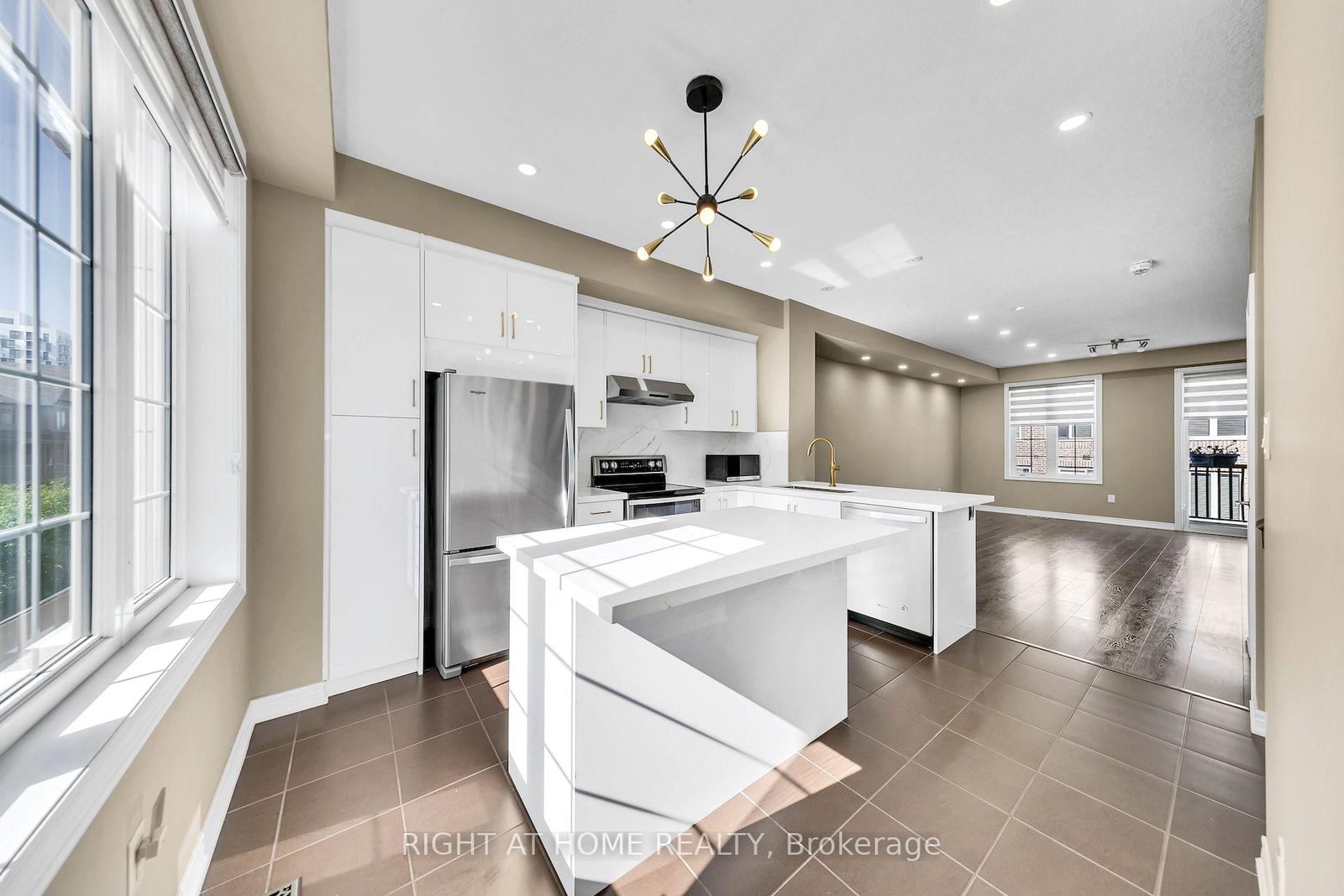 397 Hardwick Common Drive • Oakville, ON photo 5