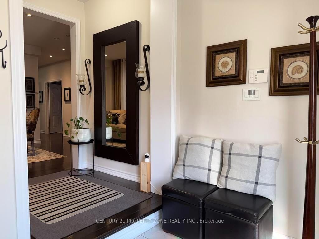 123 Upper Canada Court • Halton Hills, ON photo 4