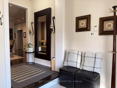 123 Upper Canada Court • Halton Hills, ON photo 4