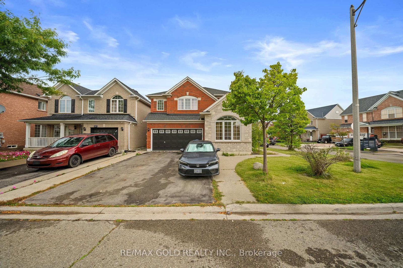 1 Slipneedle Street • Brampton, ON photo 4