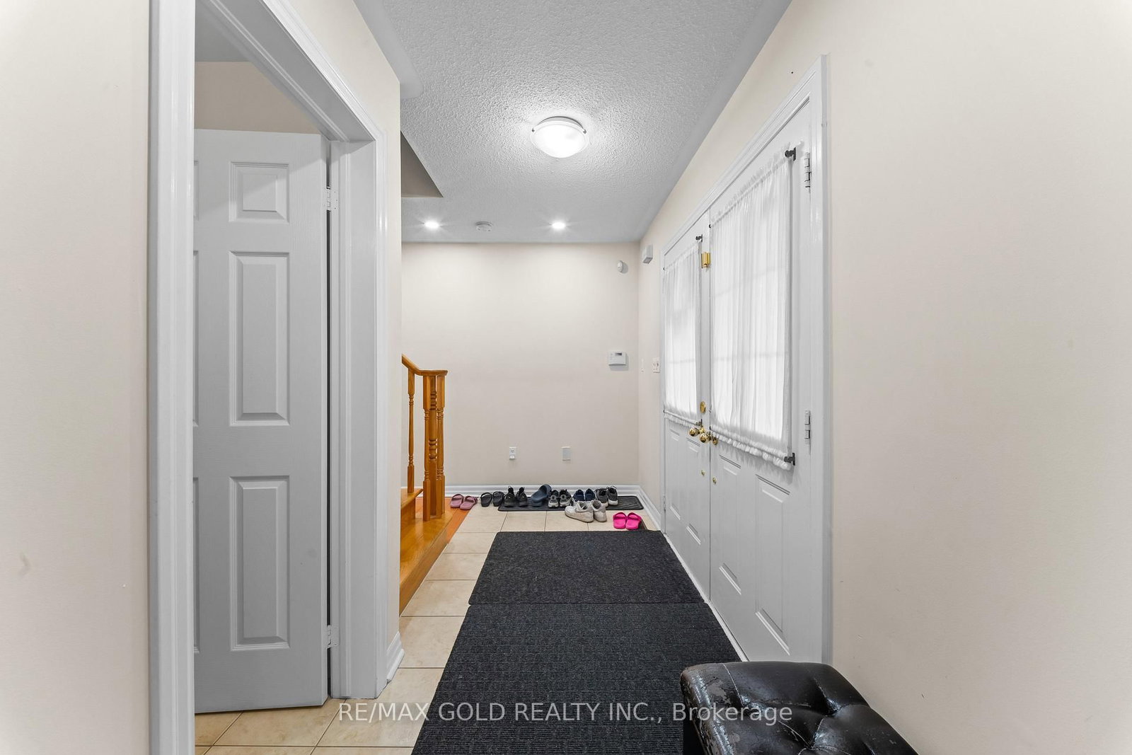 1 Slipneedle Street • Brampton, ON photo 6