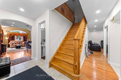 1 Slipneedle Street • Brampton, ON photo 7