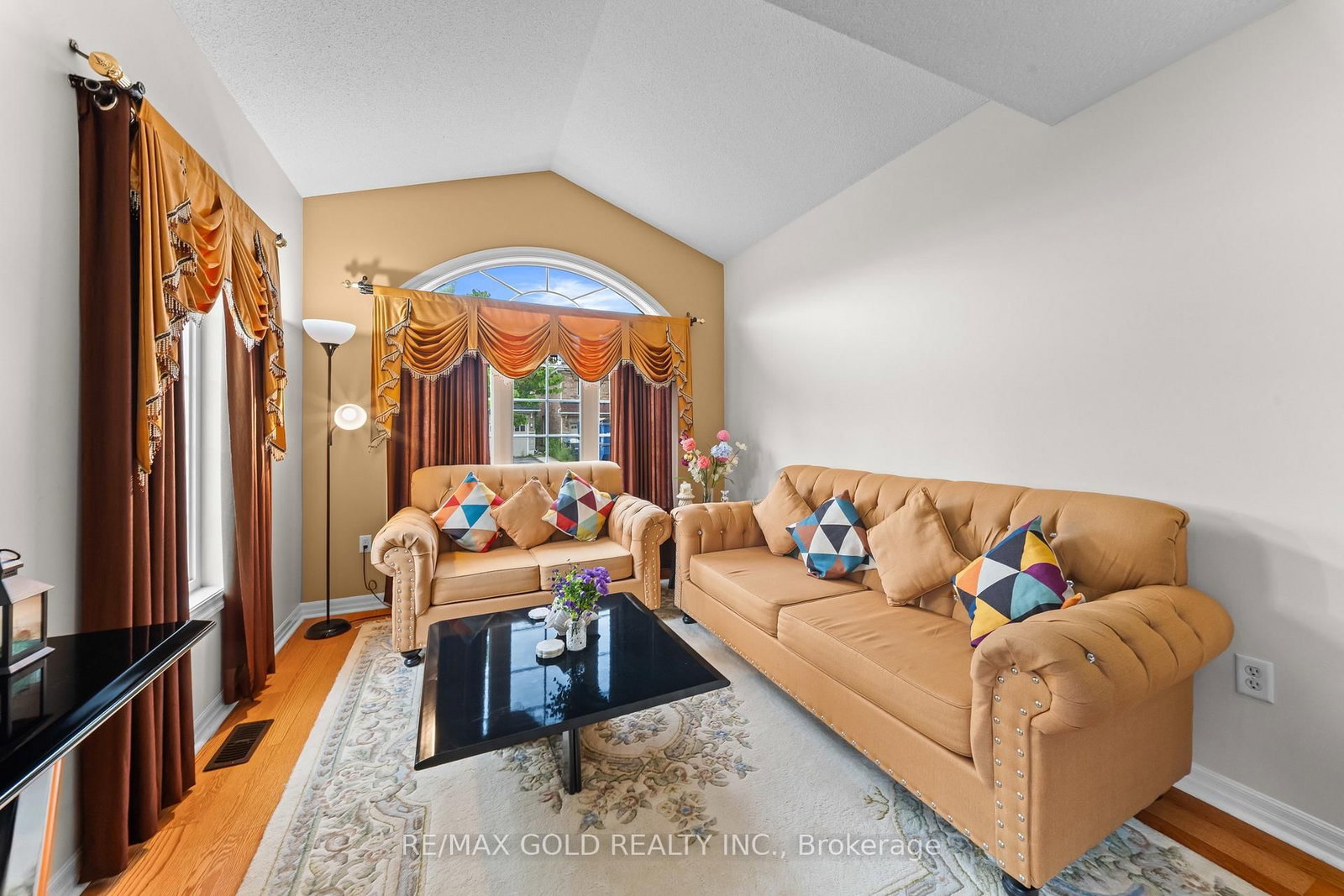 1 Slipneedle Street • Brampton, ON photo 9
