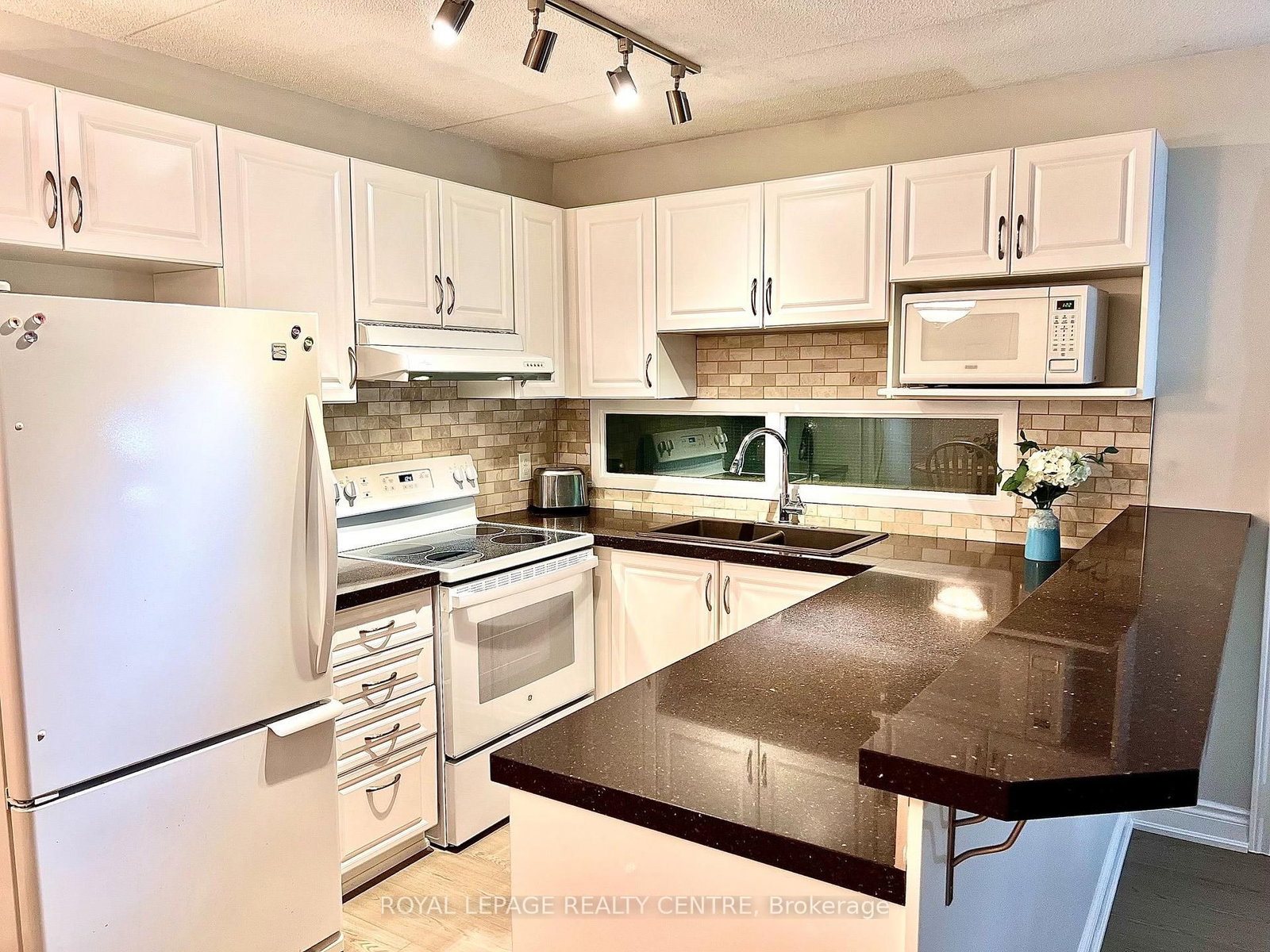 2040 Cleaver Avenue • #115 • Burlington, ON photo 6