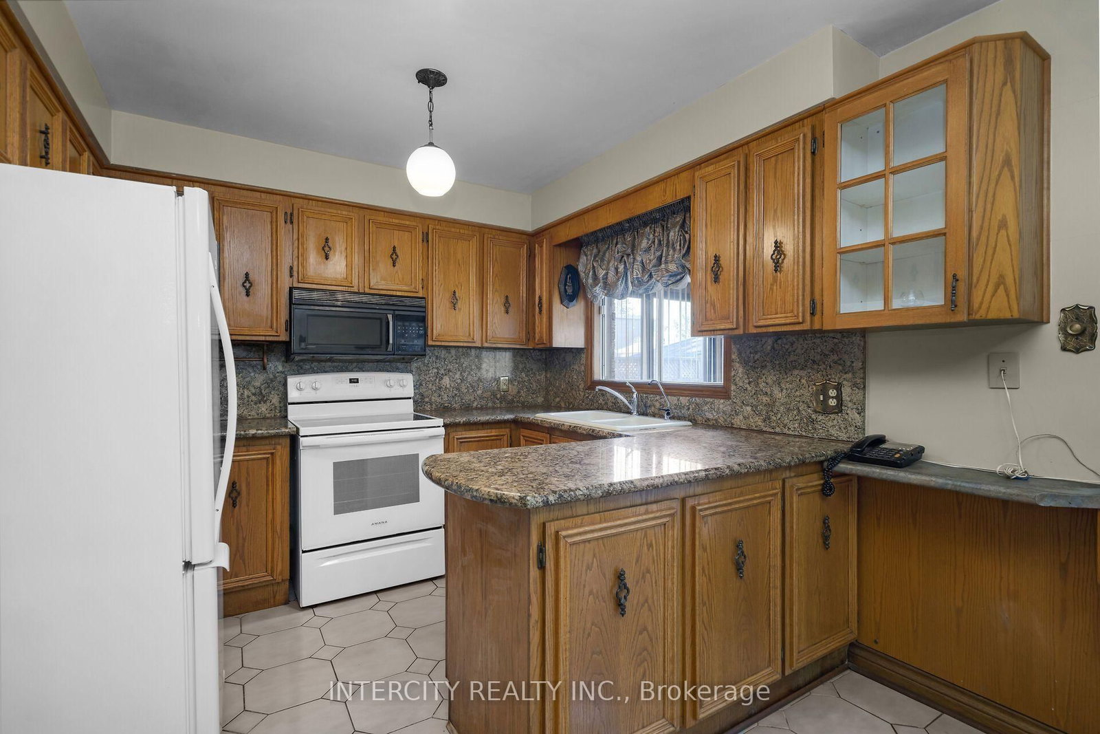 72 Chiswick Avenue • Toronto, ON photo 10