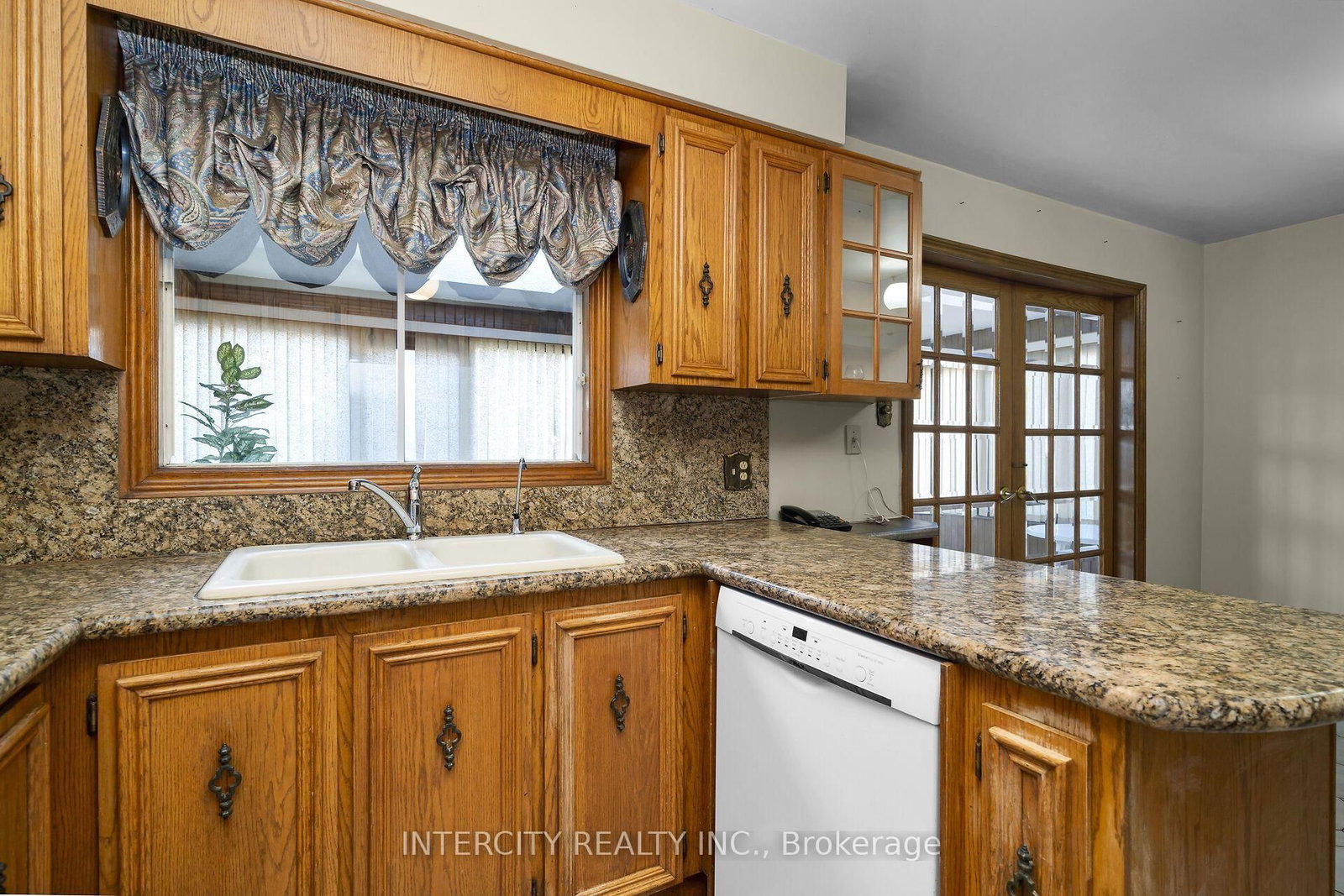 72 Chiswick Avenue • Toronto, ON photo 12