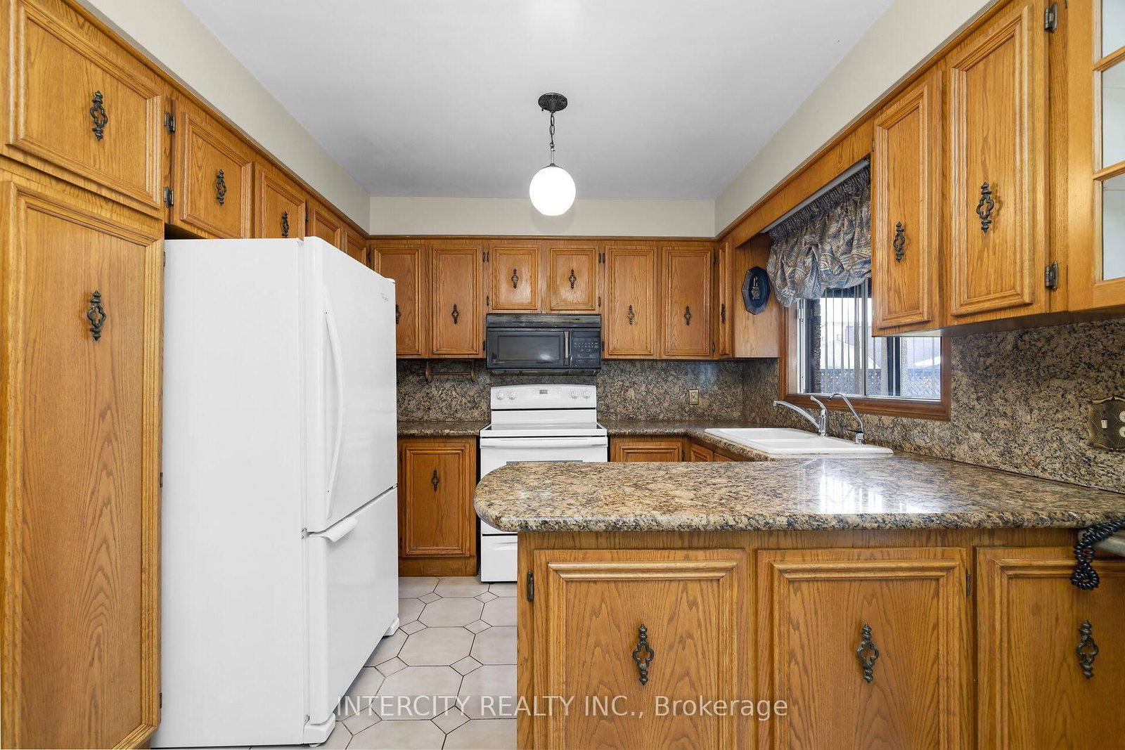 72 Chiswick Avenue • Toronto, ON photo 16
