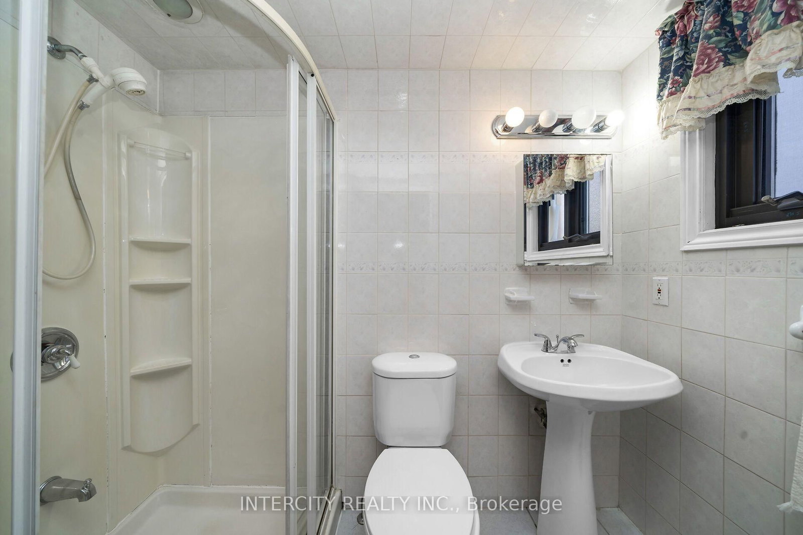 72 Chiswick Avenue • Toronto, ON photo 19