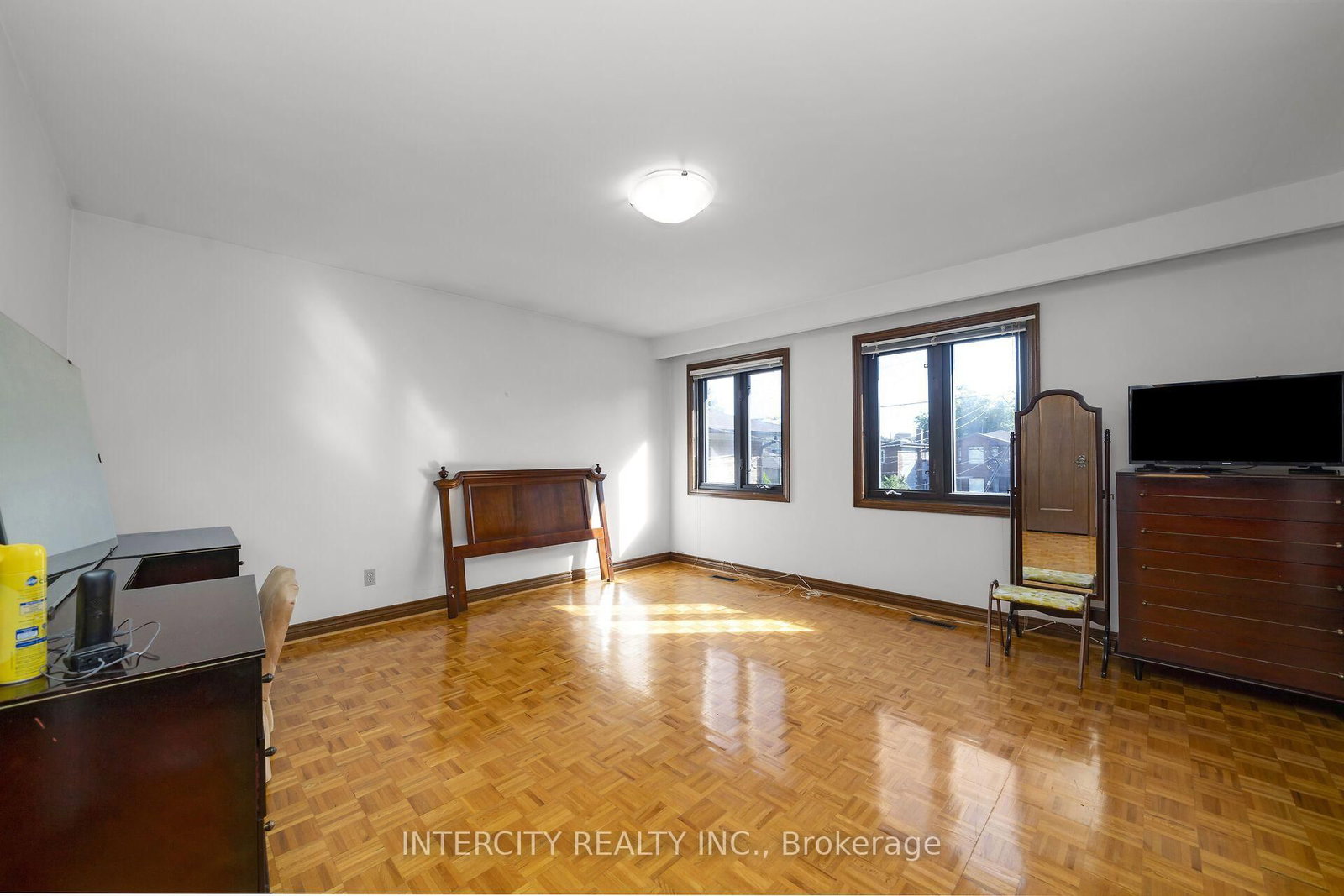 72 Chiswick Avenue • Toronto, ON photo 21