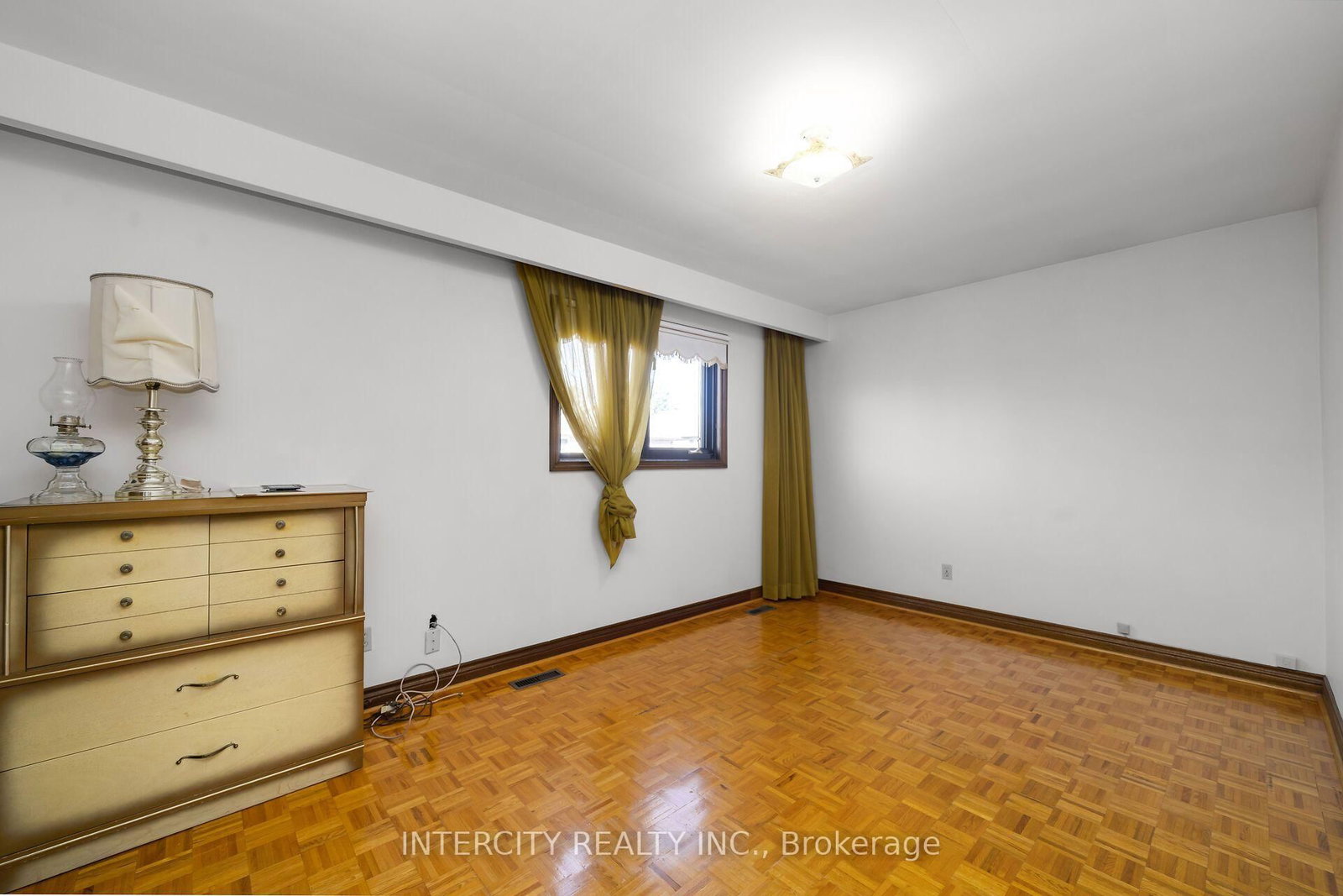 72 Chiswick Avenue • Toronto, ON photo 23