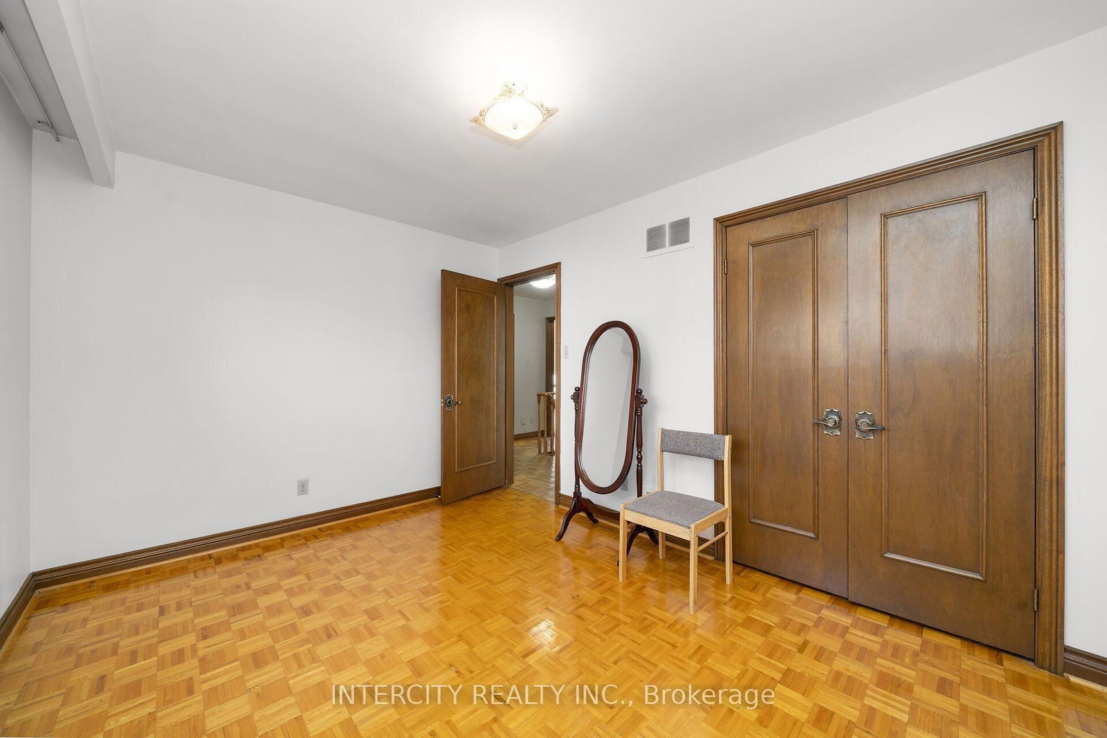 72 Chiswick Avenue • Toronto, ON photo 26