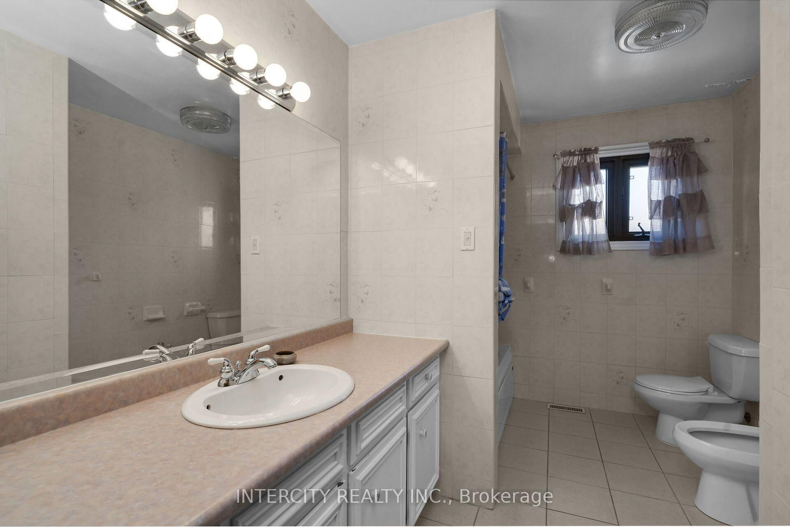 72 Chiswick Avenue • Toronto, ON photo 29