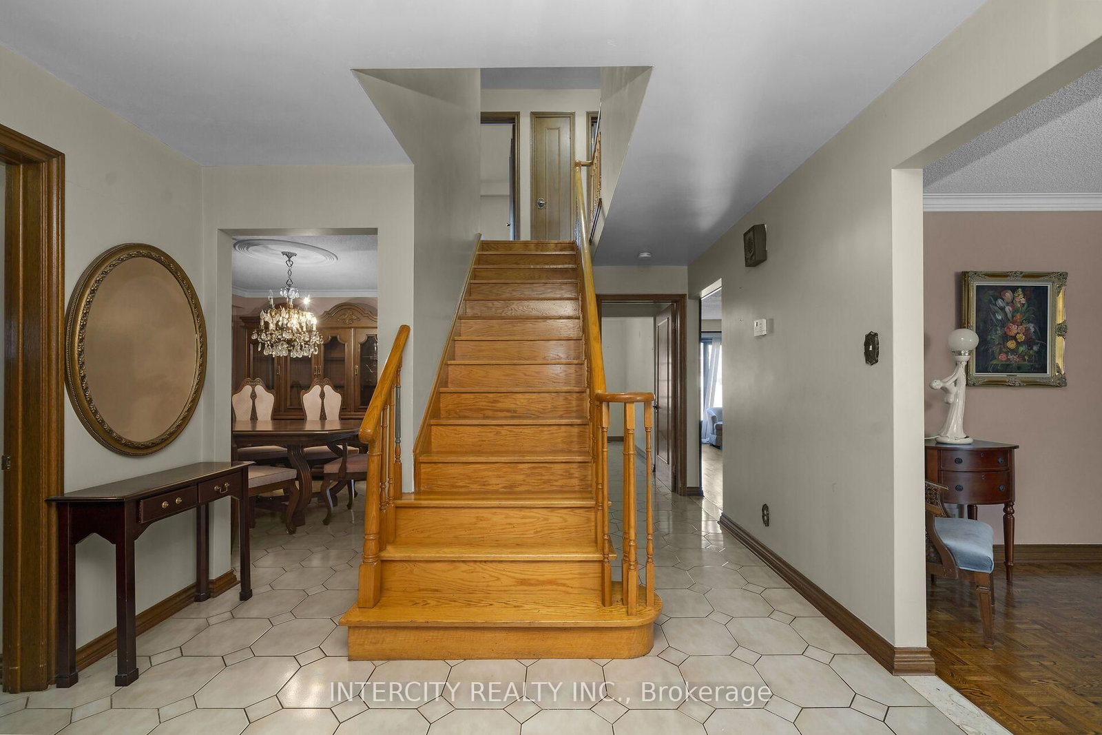 72 Chiswick Avenue • Toronto, ON photo 5