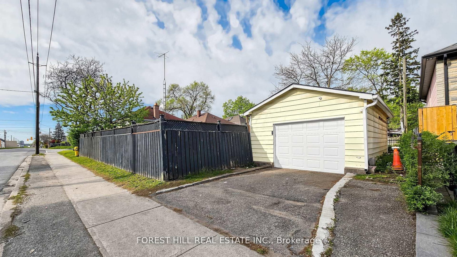 2 Ellins Avenue • Toronto, ON photo 8