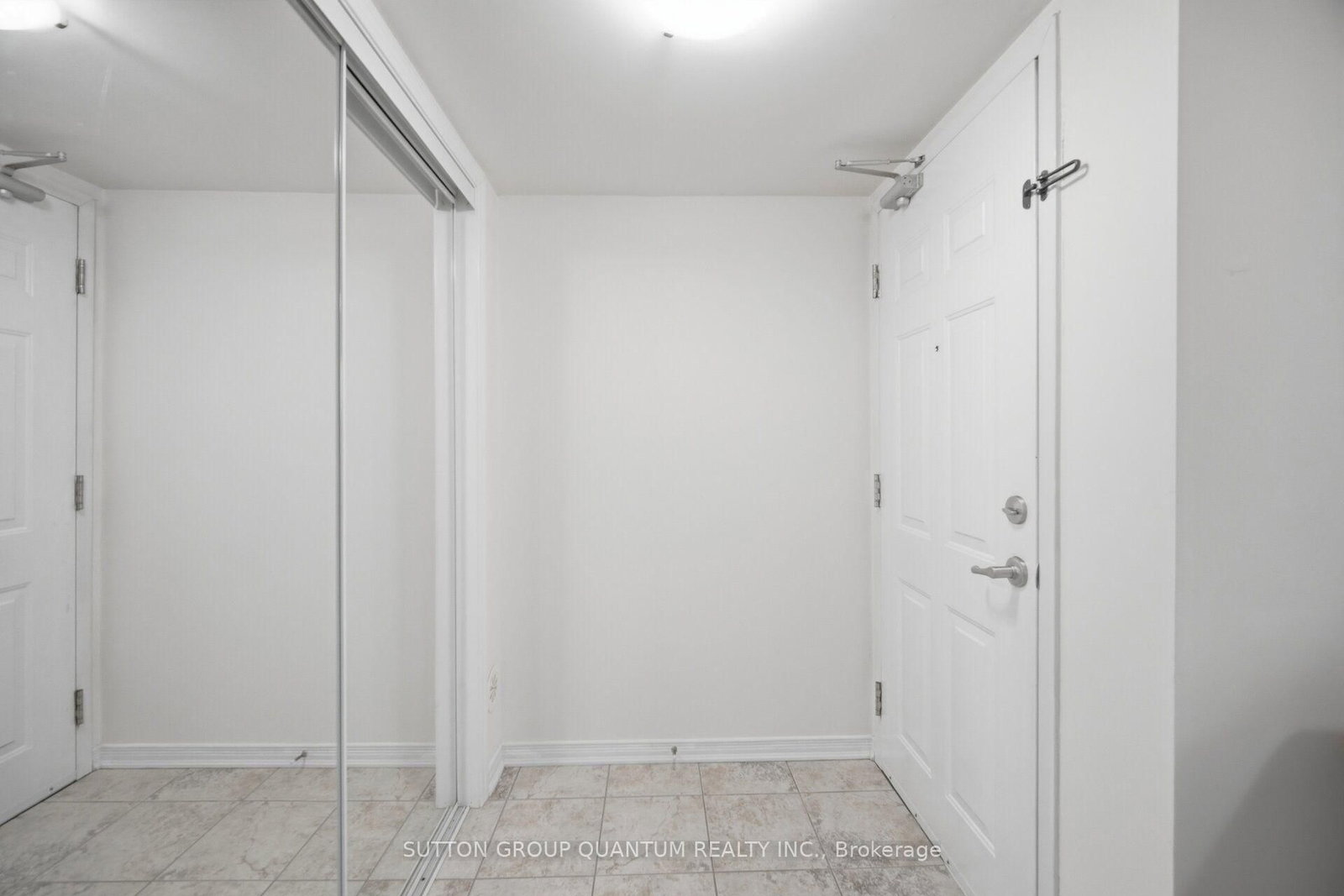 2441 Greenwich Drive • #37 • Oakville, ON photo 2