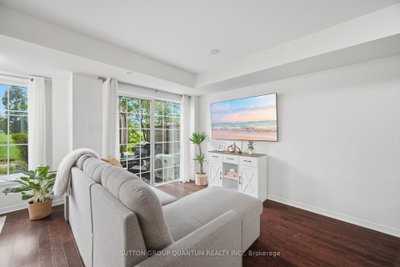 2441 Greenwich Drive • #37 • Oakville, ON photo 3