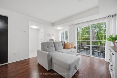 2441 Greenwich Drive • #37 • Oakville, ON photo 5