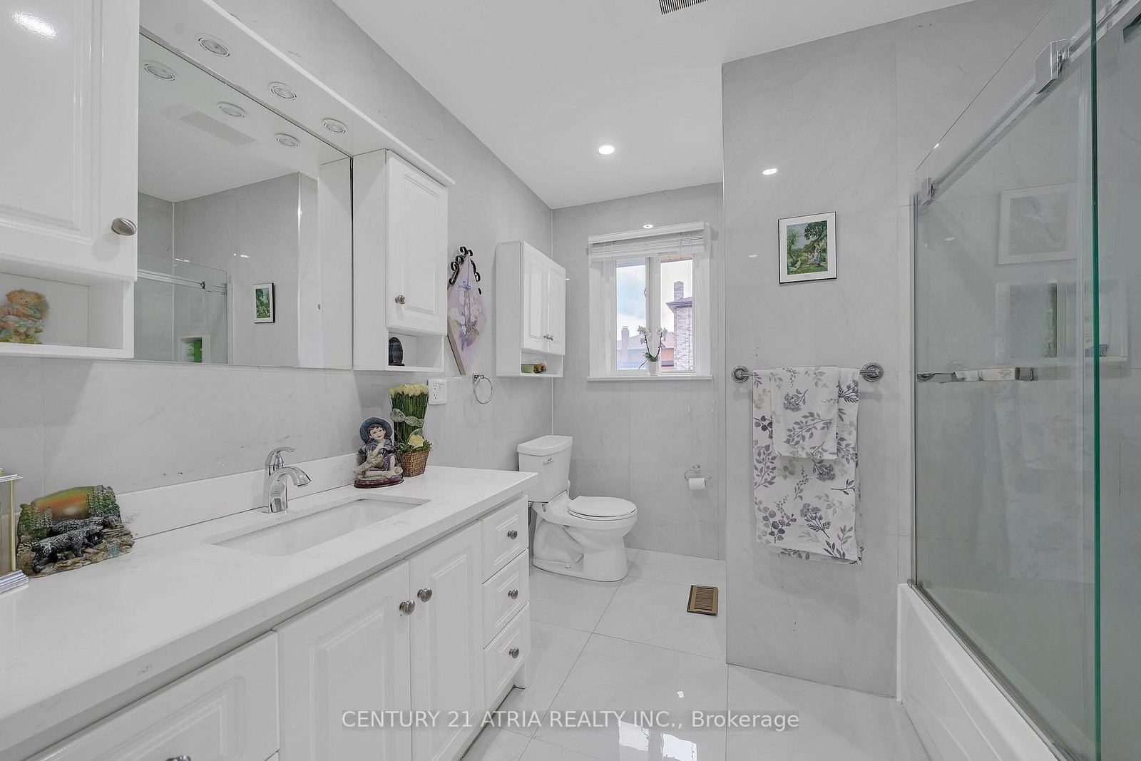 110 Harding Avenue • Toronto, ON photo 10