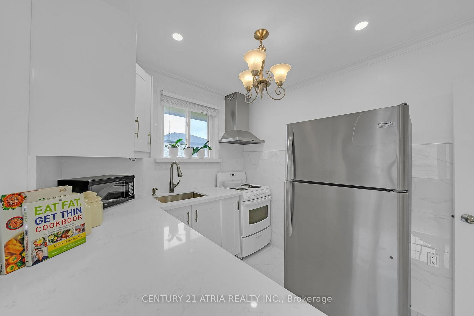 110 Harding Avenue • Toronto, ON photo 16
