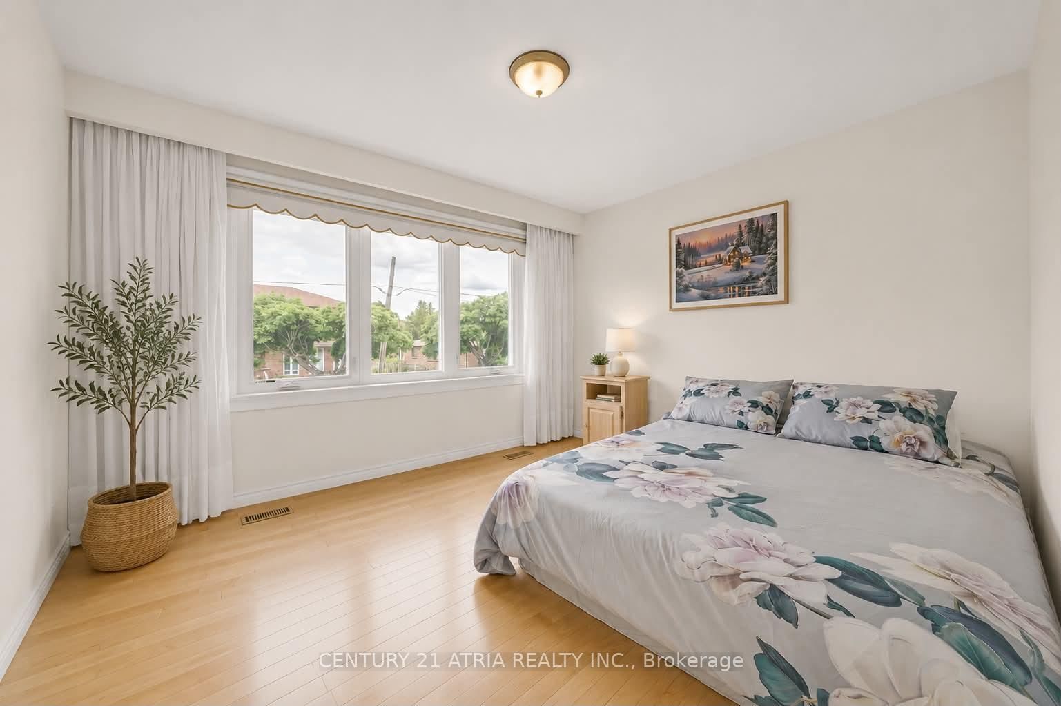 110 Harding Avenue • Toronto, ON photo 18