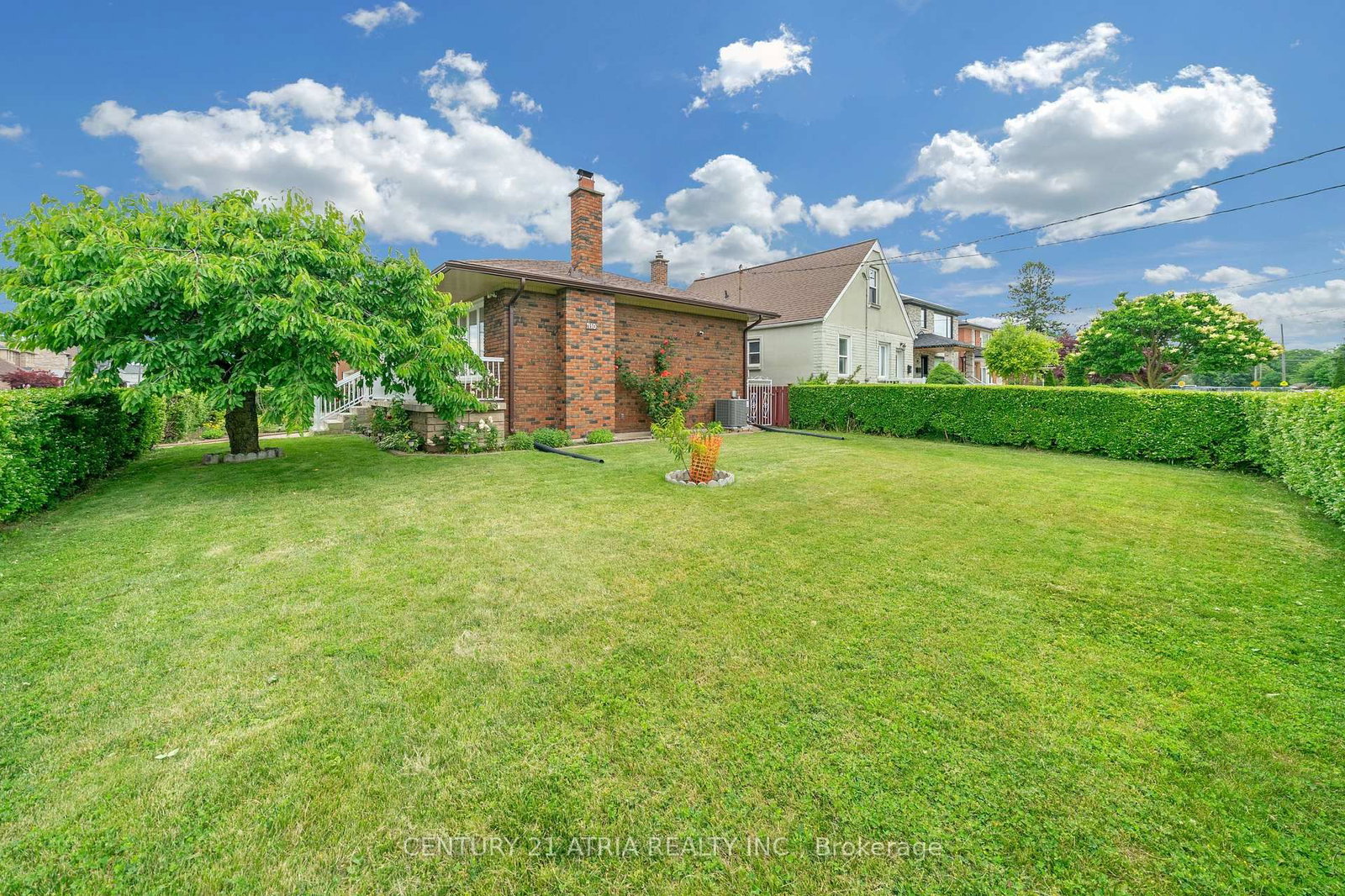 110 Harding Avenue • Toronto, ON photo 28