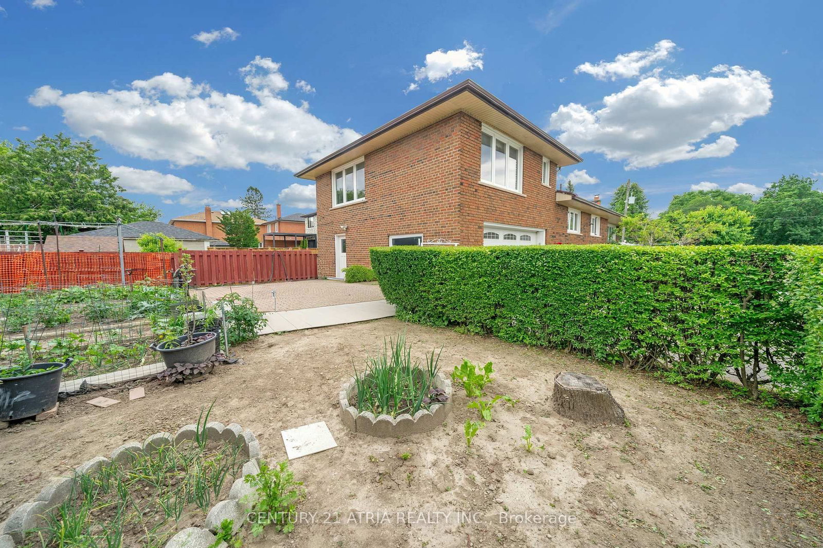 110 Harding Avenue • Toronto, ON photo 32