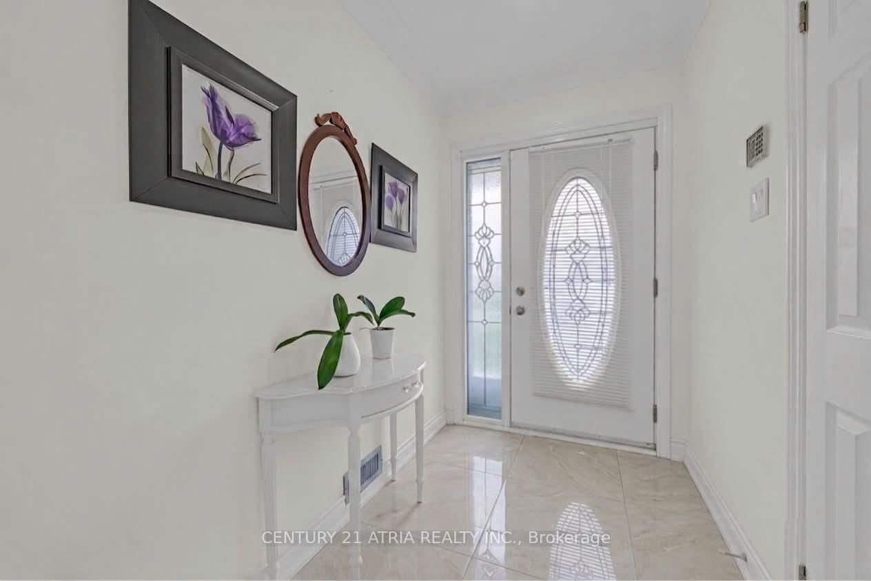110 Harding Avenue • Toronto, ON photo 5