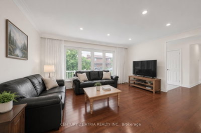 110 Harding Avenue • Toronto, ON photo 6