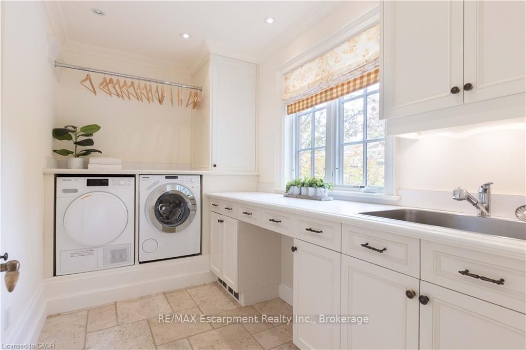 1081 Argyle Drive • Oakville, ON photo 23