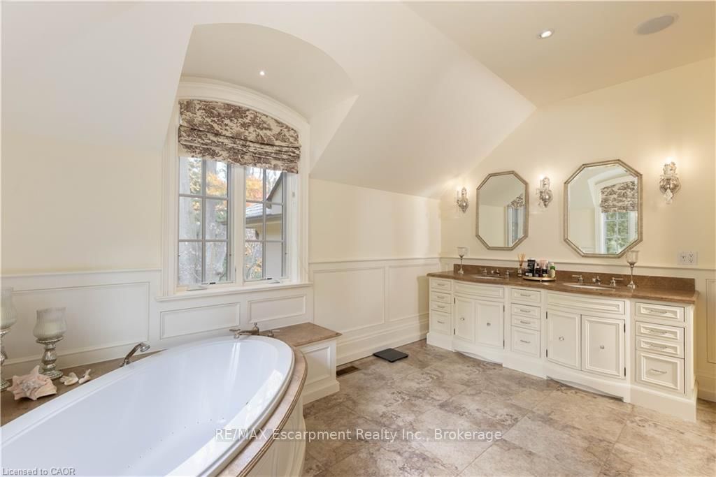 1081 Argyle Drive • Oakville, ON photo 31