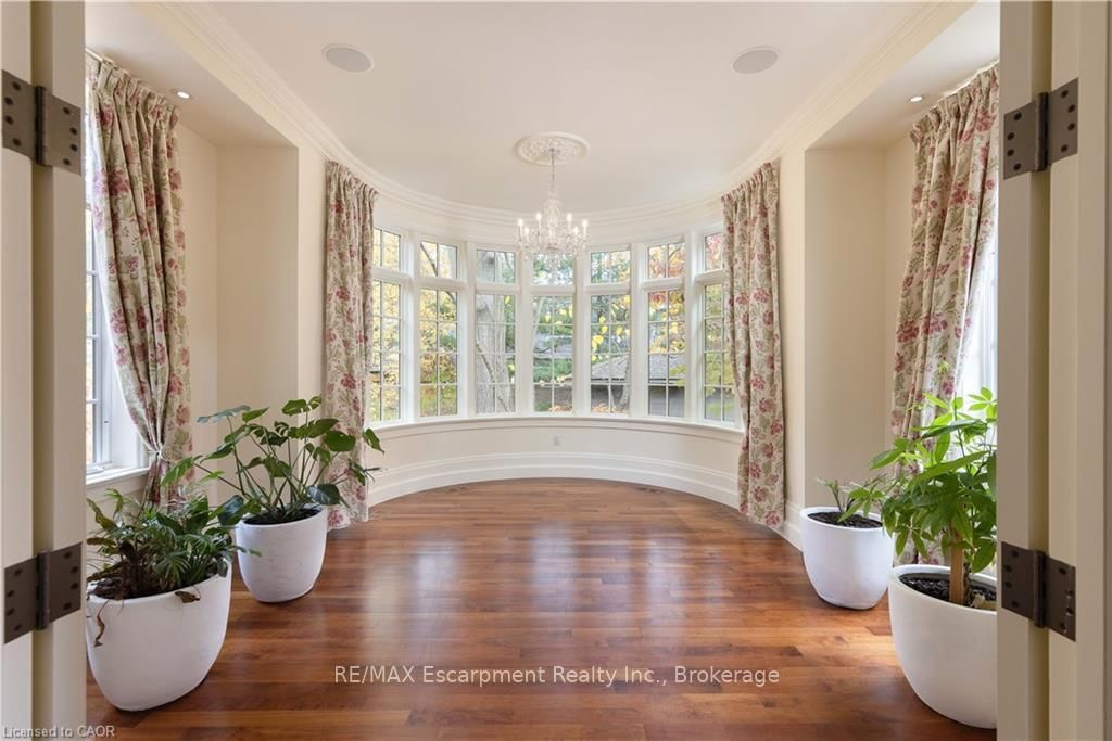 1081 Argyle Drive • Oakville, ON photo 6