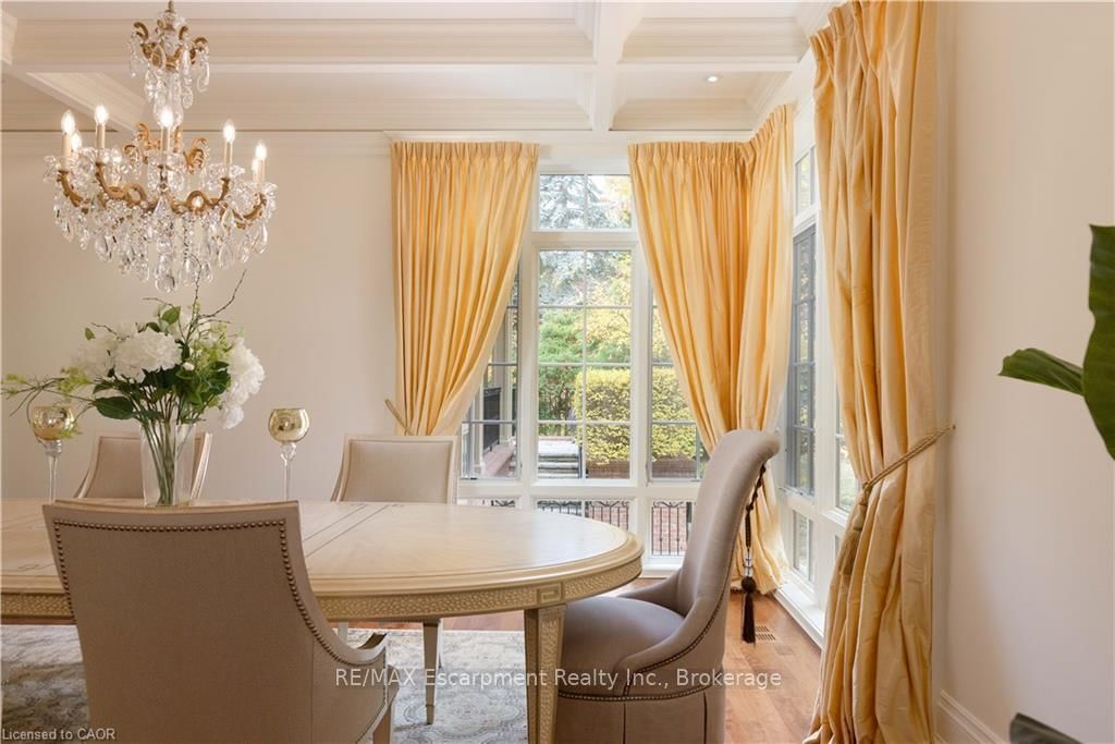1081 Argyle Drive • Oakville, ON photo 8