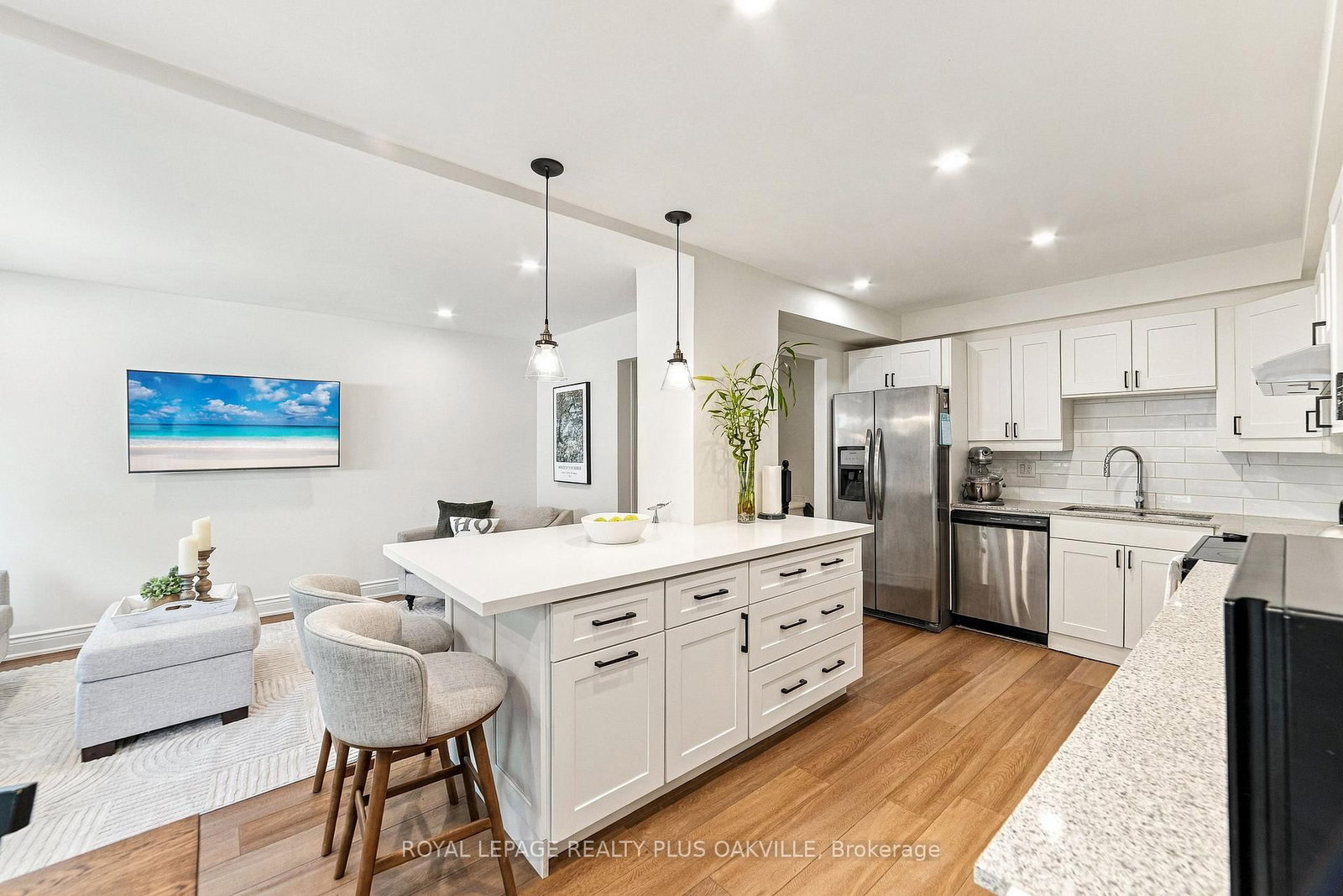 2093 Golden Orchard Trail • Oakville, ON photo 14