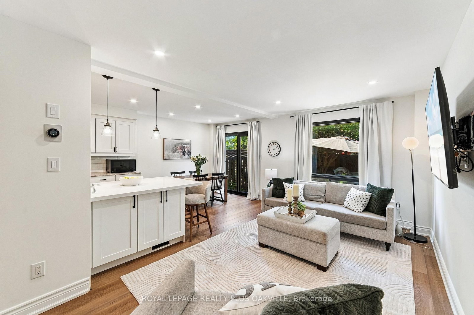 2093 Golden Orchard Trail • Oakville, ON photo 17