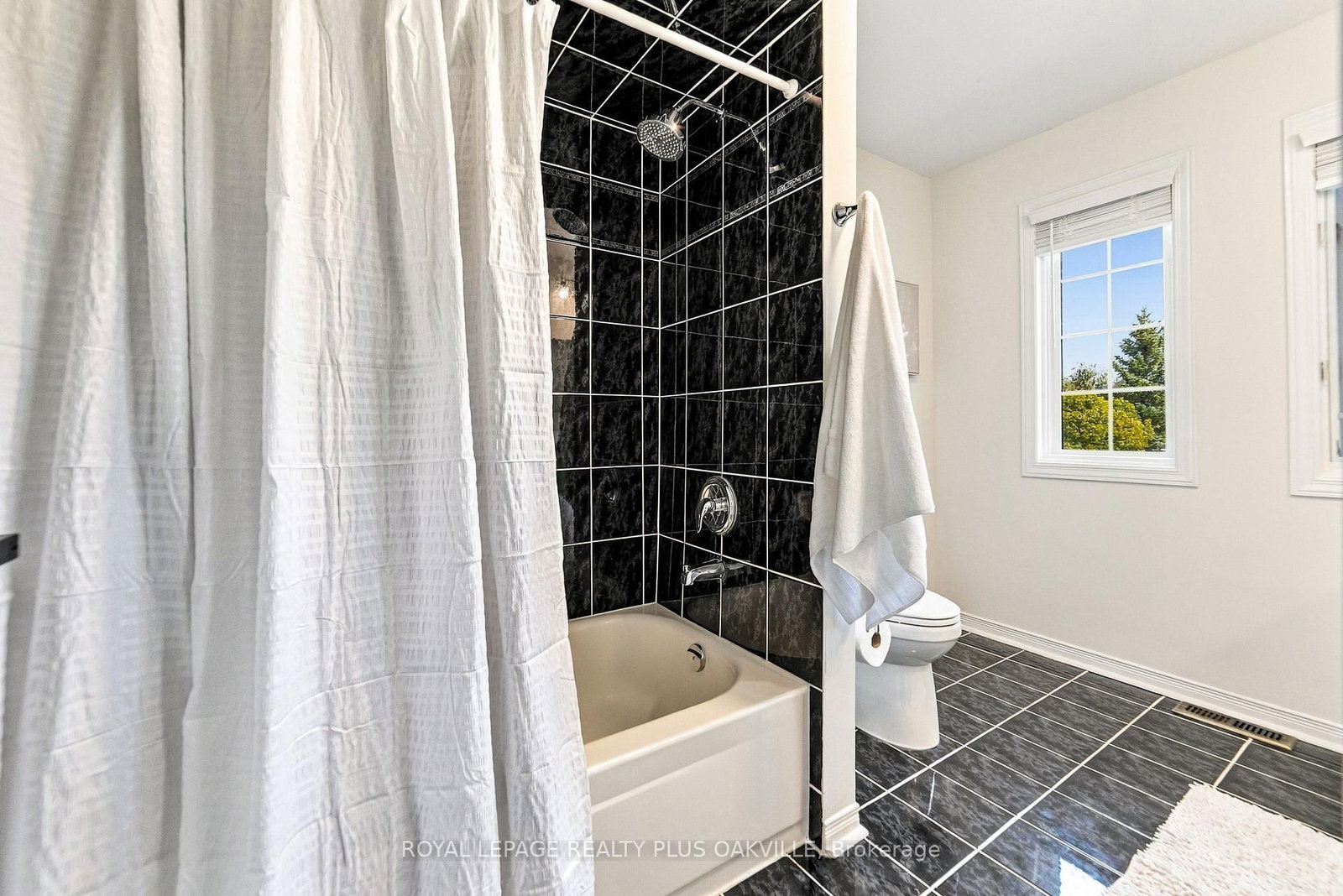 2093 Golden Orchard Trail • Oakville, ON photo 28